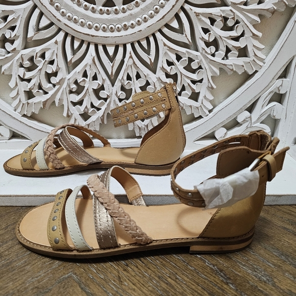 FRYE AND CO. Shoes - NWOT Frye & Co. Sandals